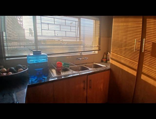 2 BEDROOM FREEHOLD FOR SALE IN SONHEUWEL EXT 1